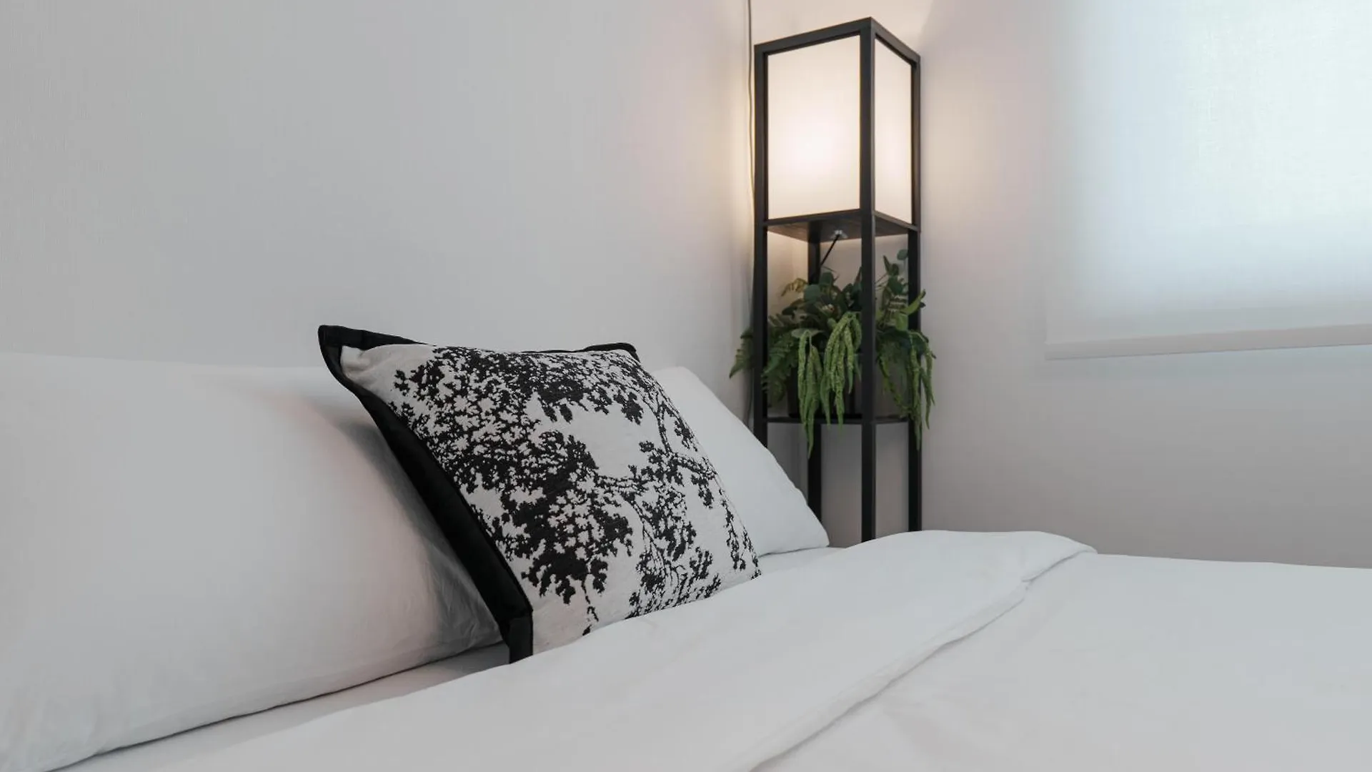 アパート Hyun Stay - 3R Sb5Min, Free Parking, Luggage Storage ソウル特別市